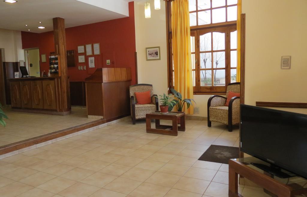 Hotel Arenales Вілья-Карлос-Пас Екстер'єр фото