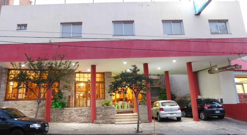 Hotel Arenales Вілья-Карлос-Пас Екстер'єр фото